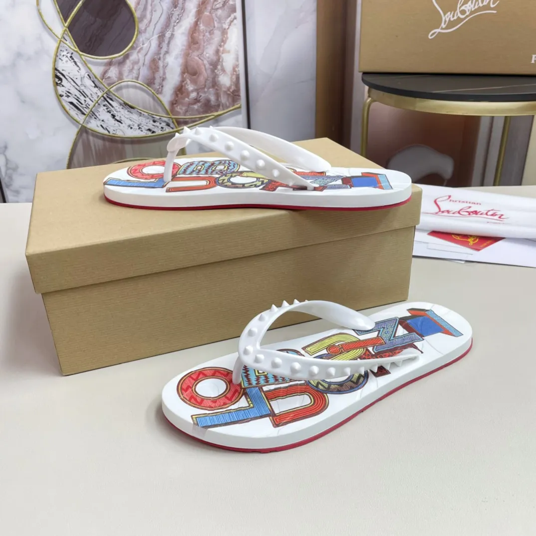 [CL red sole shoes] P: 280💰 size 38-45 Men’s classic slippers, made on the official website 1:1, the original factory specializes in original materials ➖ OEM 3D printing pattern production ➖ Original ultra-light anti-slip outsole. Super fashionable and super comfortable, handsome on the feet, a must-have for men in summer! !